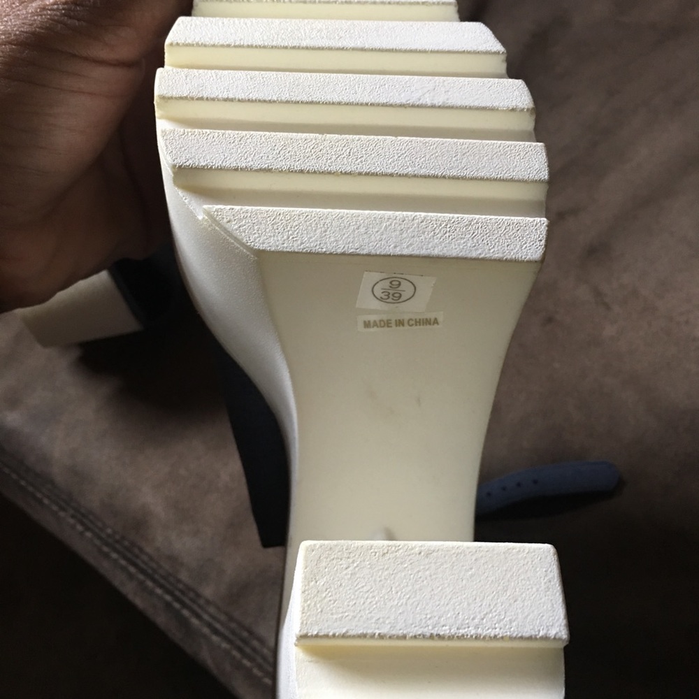 Platform heels - Picture 3 of 4